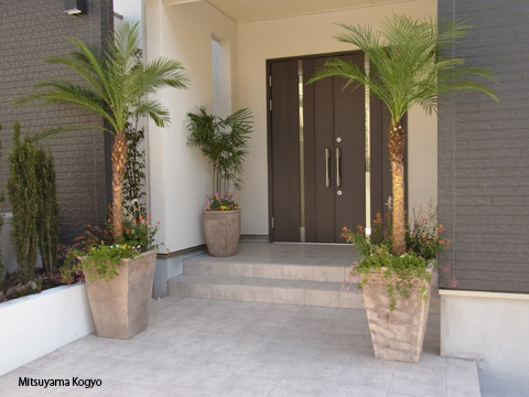 シンメトリの植栽でアジアンテイストに